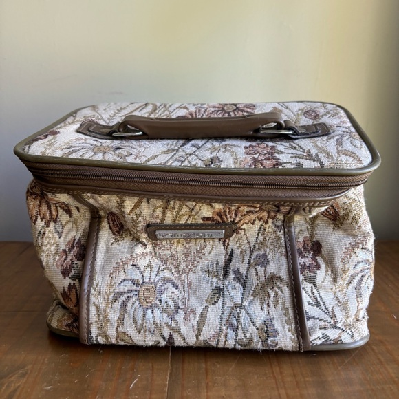 Vintage 80s Jordache Floral Tapestry Overnight Toiletries Case Travel Bag - Picture 1 of 10